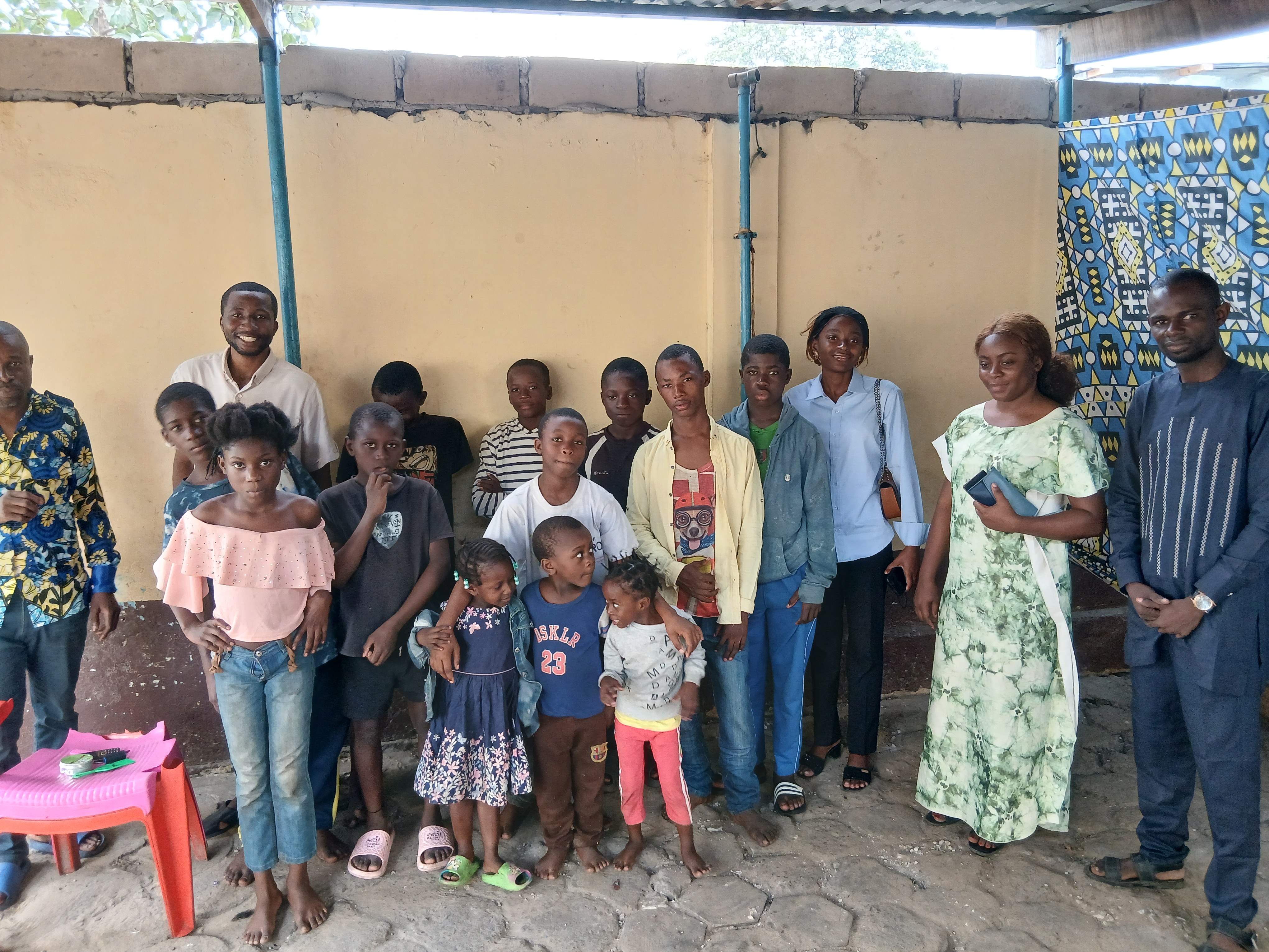 Équipe du Bien Pour Tous en descente humanitaire